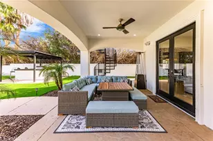 23123 Oxnard, Woodland Hills, CA 91367 - Photo 9