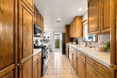 10623 Gothic Avenue, Granada Hills, CA 91344 - Photo 21