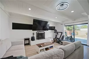 1945 W 91st Pl, Los Angeles, CA 90047 - Photo 11