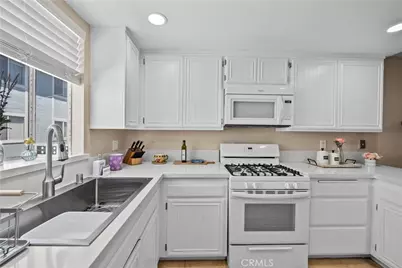 26806 Claudette Street #323, Canyon Country, CA 91351 - Photo 11