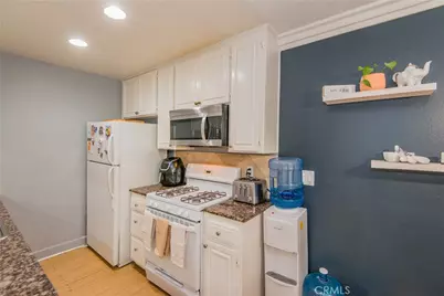 7045 Woodley Avenue #218, Van Nuys, CA 91406 - Photo 5