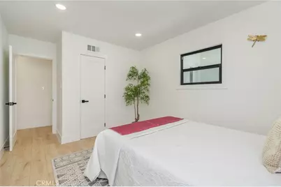 17200 Lanark Street, Lake Balboa, CA 91406 - Photo 13