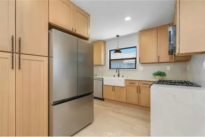 17200 Lanark Street, Lake Balboa, CA 91406 - Photo 5
