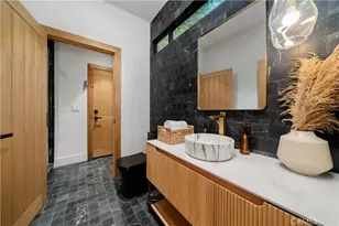 3847 Royal Woods Dr, Sherman Oaks, CA 91403 - Photo 27