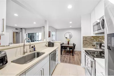 18307 Burbank Boulevard #64, Tarzana, CA 91356 - Photo 5