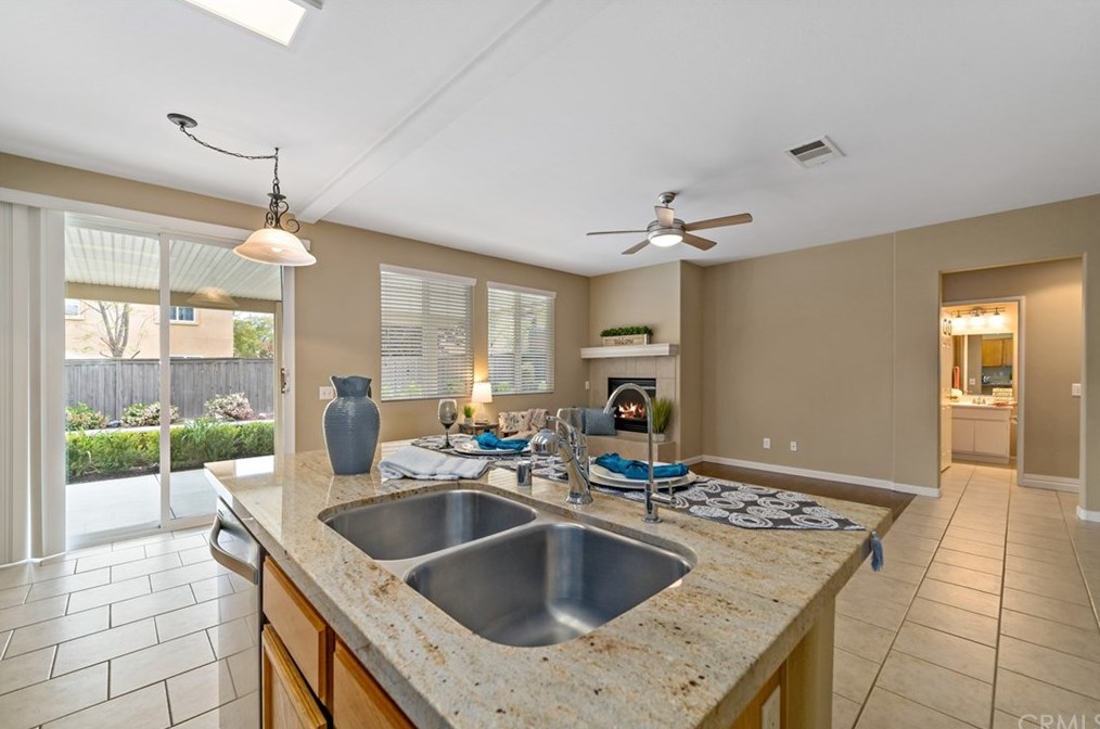 38941 Red Post Cir, Murrieta CA  92563-6206 exterior