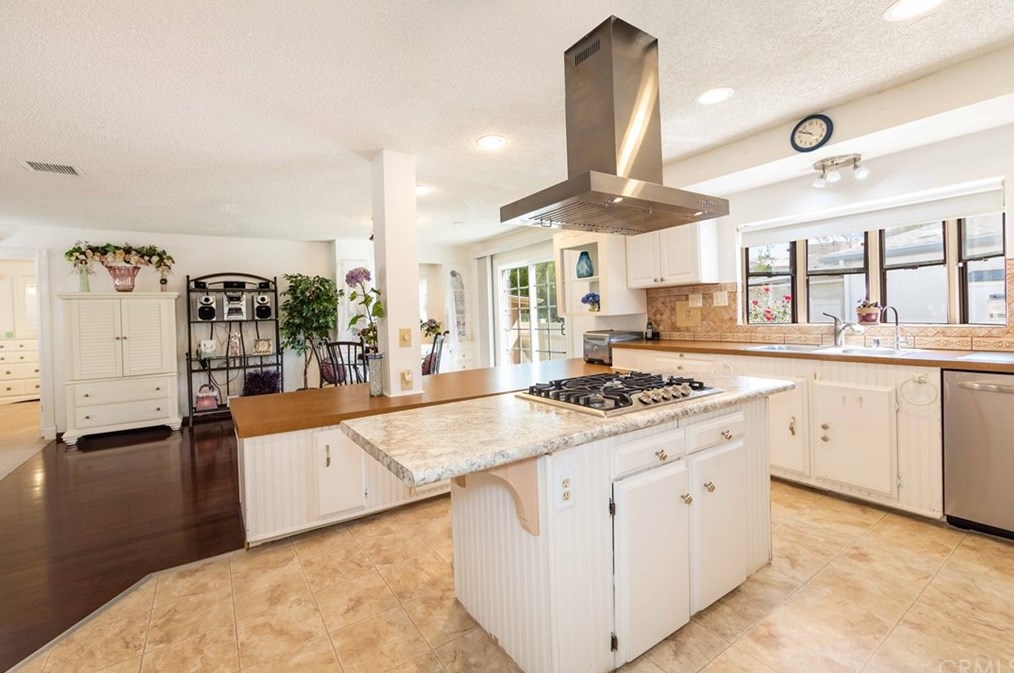 28890 Calle Alta, Murrieta CA  92563-5640 exterior