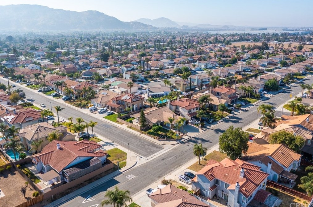 16198 Greenfield St, Moreno Valley CA  92551-7256 exterior