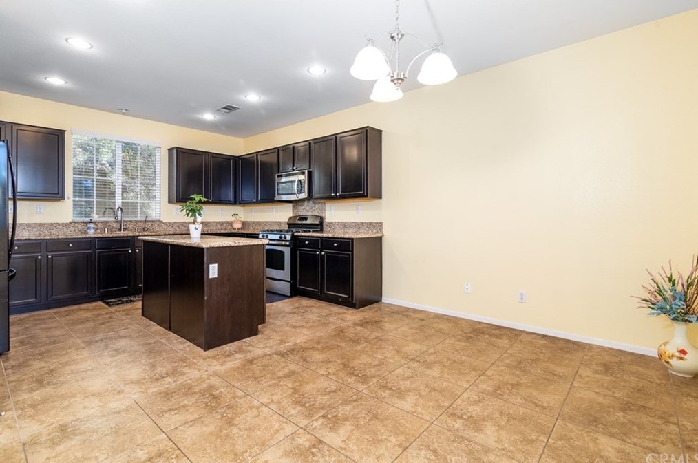 40445 Amesbury Ln, Temecula CA 92591-4428 exterior