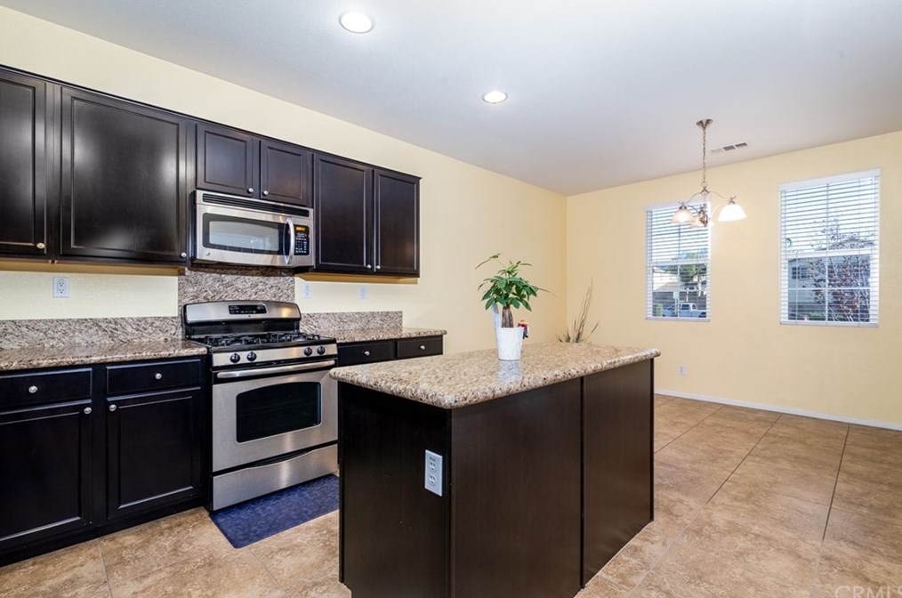 40445 Amesbury Ln, Temecula CA 92591-4428 exterior