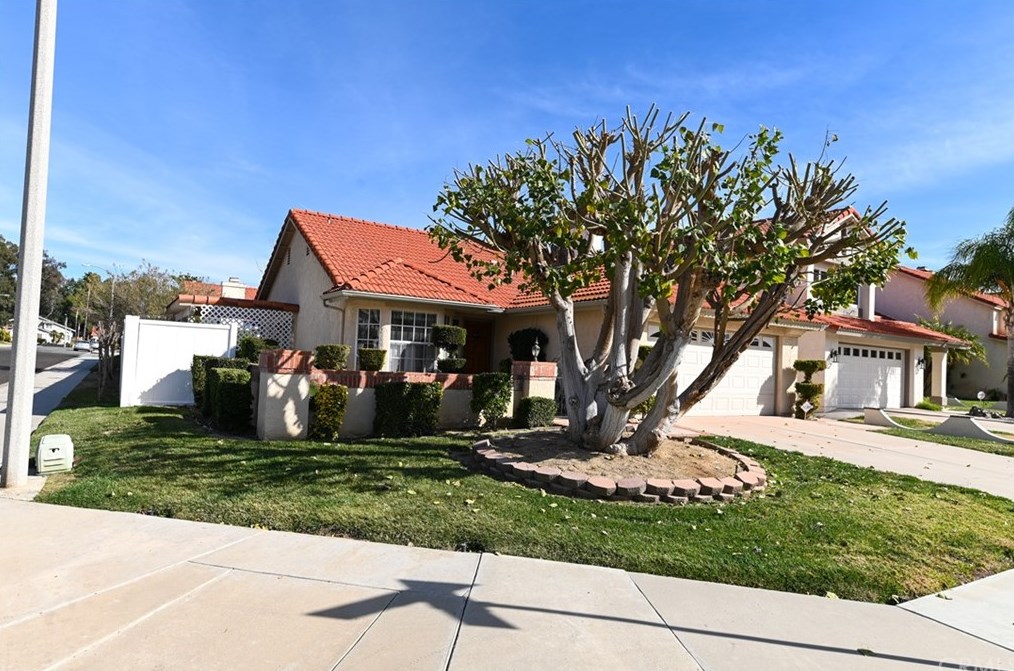 24460 Tuscola Cir, Murrieta CA 92562-4154 exterior