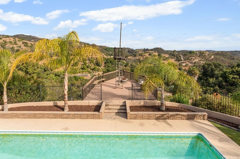 39186 Daily Rd, Fallbrook CA  92028-9707 exterior