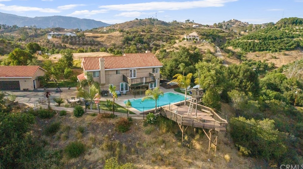 39186 Daily Rd, Fallbrook CA  92028-9707 exterior