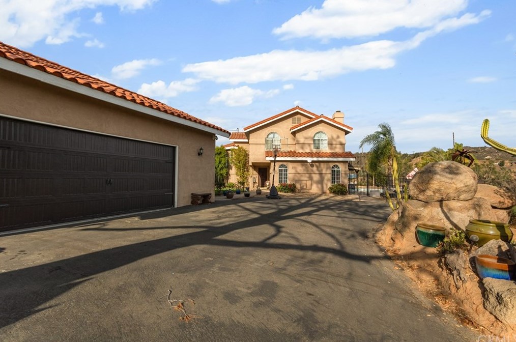 39186 Daily Rd, Fallbrook CA  92028-9707 exterior