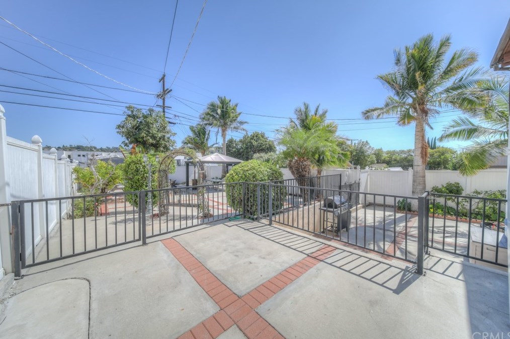 4250 York Blvd, Los Angeles CA  90065-4625 exterior