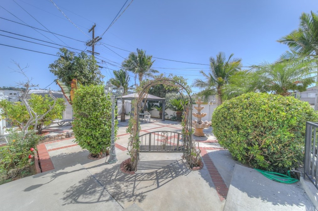 4250 York Blvd, Los Angeles CA  90065-4625 exterior