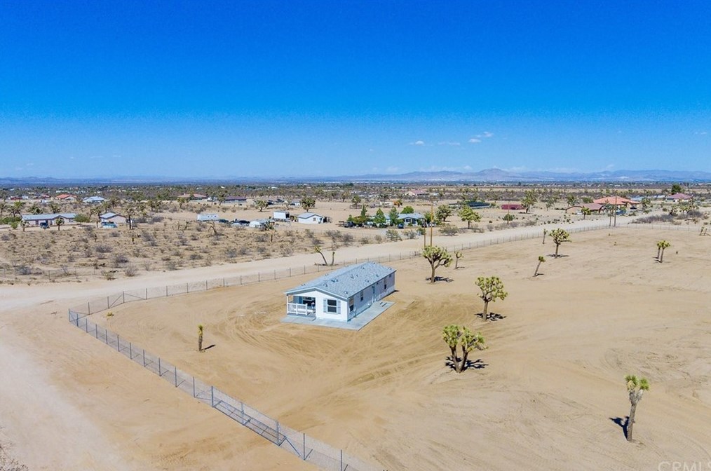 6175 La Mesa Rd, Phelan CA  92371-4651 exterior