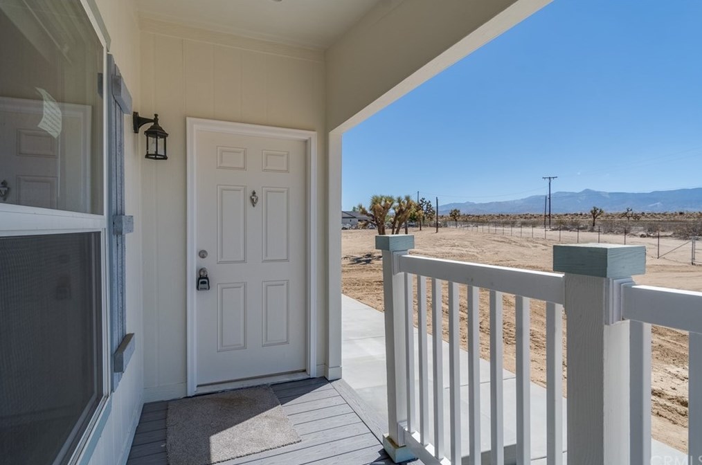 6175 La Mesa Rd, Phelan CA  92371-4651 exterior