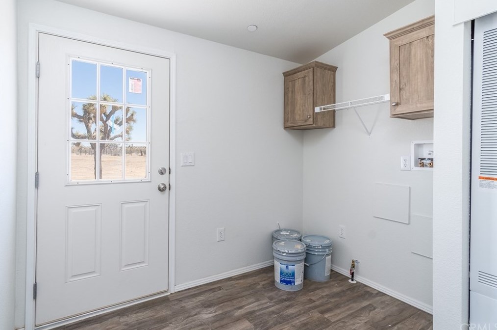 6175 La Mesa Rd, Phelan CA  92371-4651 exterior