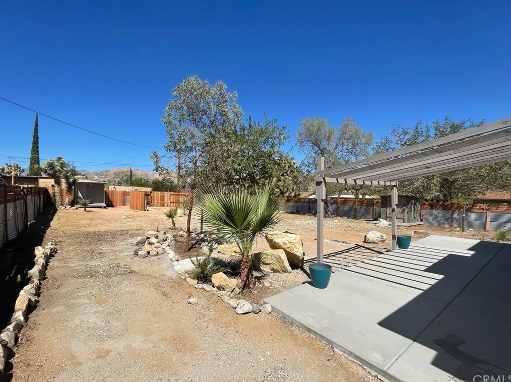 7616 Apache Trl, Yucca Valley CA  92284-3284 exterior