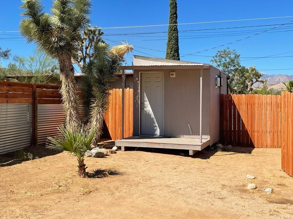 7616 Apache Trl, Yucca Valley CA  92284-3284 exterior