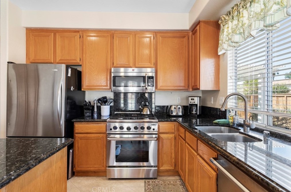 31022 Bunker Dr, Temecula CA  92591-3904 exterior