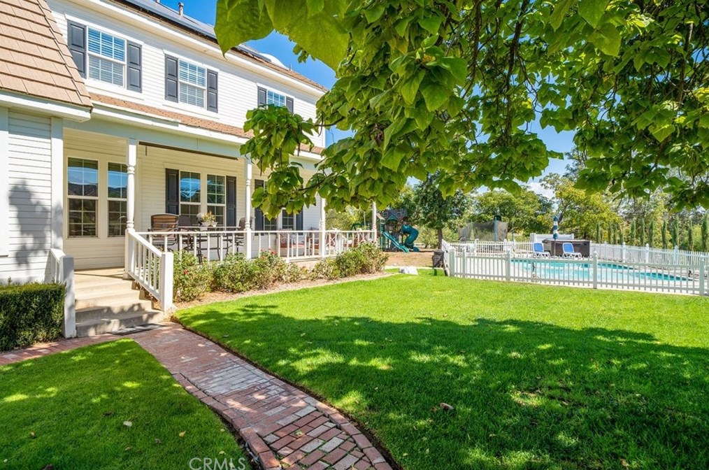 20585 Avenida Castilla, Murrieta CA  92562-9239 exterior