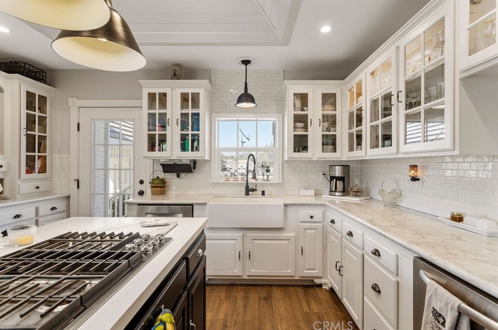 20585 Avenida Castilla, Murrieta CA  92562-9239 exterior