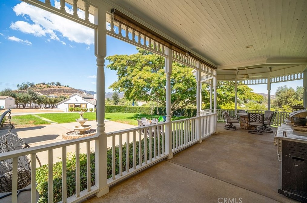 20585 Avenida Castilla, Murrieta CA  92562-9239 exterior