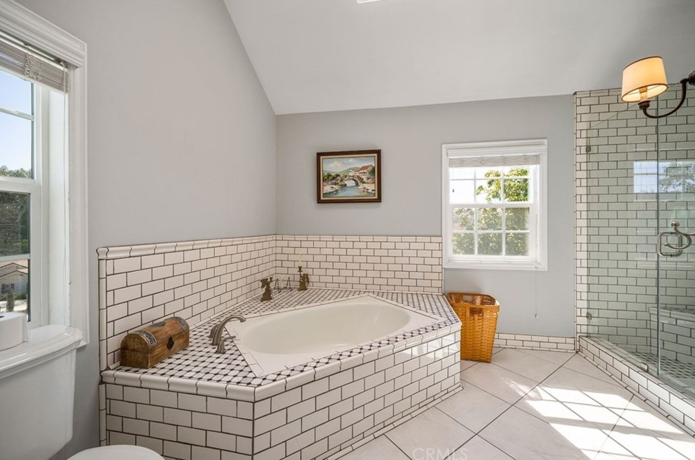 20585 Avenida Castilla, Murrieta CA  92562-9239 exterior