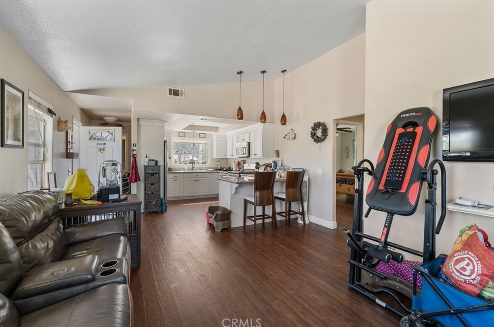 20585 Avenida Castilla, Murrieta CA  92562-9239 exterior