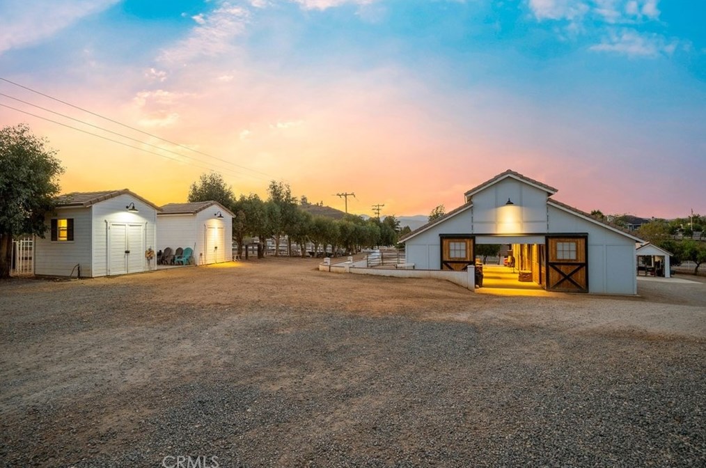 20585 Avenida Castilla, Murrieta CA  92562-9239 exterior