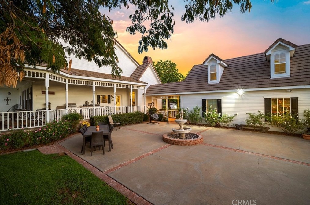 20585 Avenida Castilla, Murrieta CA  92562-9239 exterior