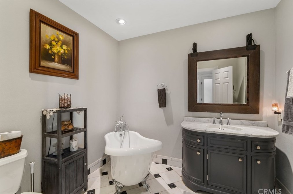 20585 Avenida Castilla, Murrieta CA  92562-9239 exterior