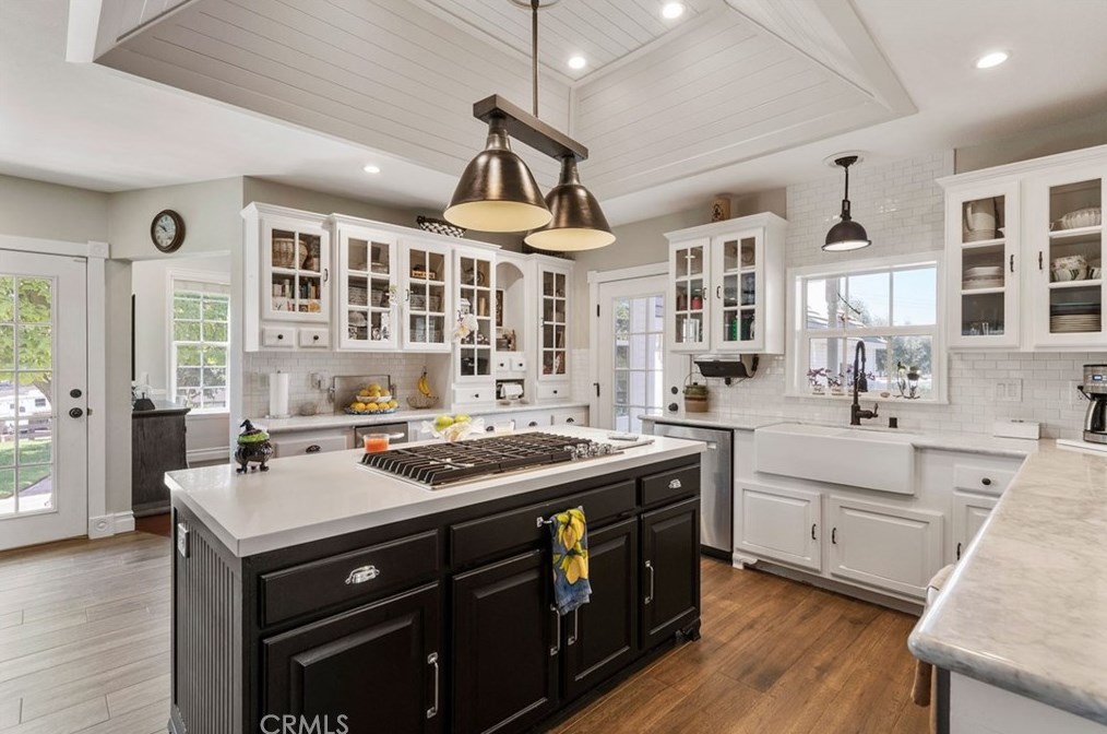 20585 Avenida Castilla, Murrieta CA  92562-9239 exterior