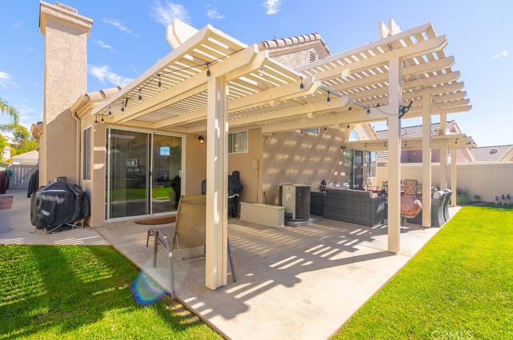 23898 Via Pamilla, Murrieta CA  92562-3587 exterior