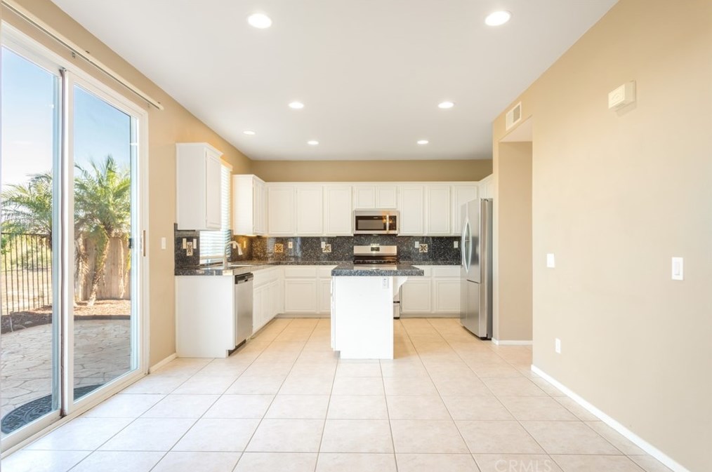 32358 Gardenvail Dr, Temecula CA  92592-1863 exterior