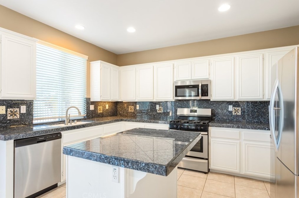 32358 Gardenvail Dr, Temecula CA  92592-1863 exterior