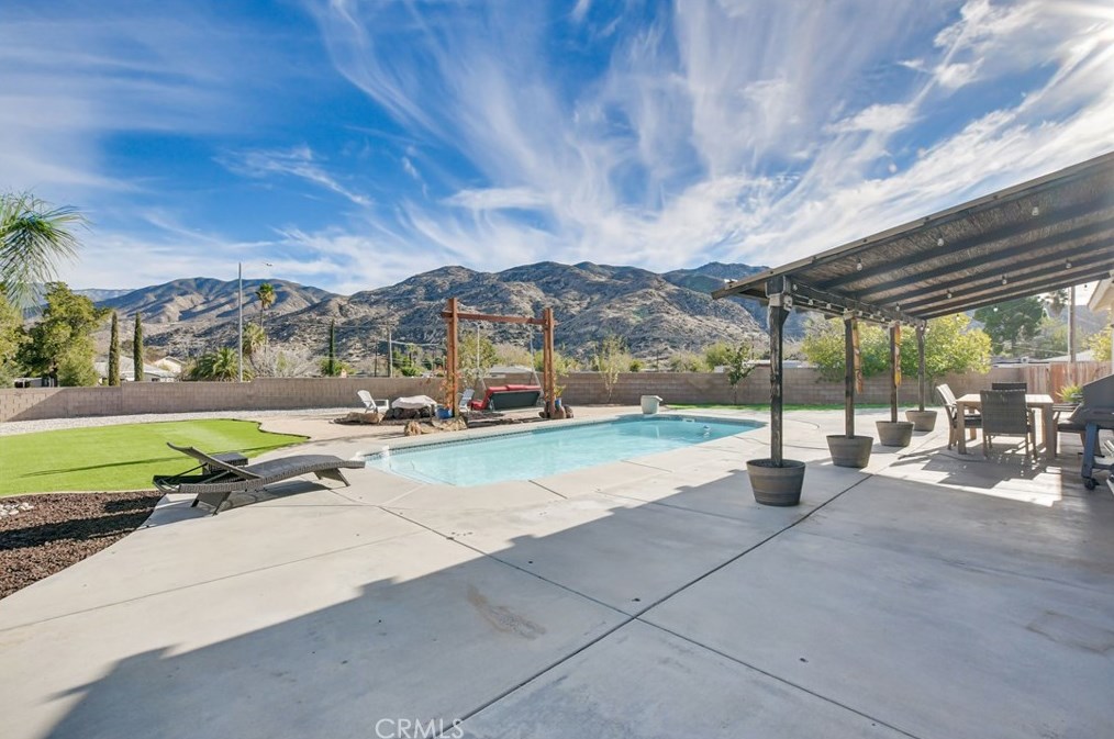 1154 Calderon Ct, Banning CA  92220-6123 exterior