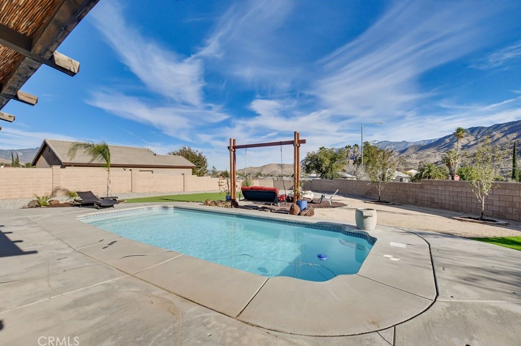 1154 Calderon Ct, Banning CA  92220-6123 exterior