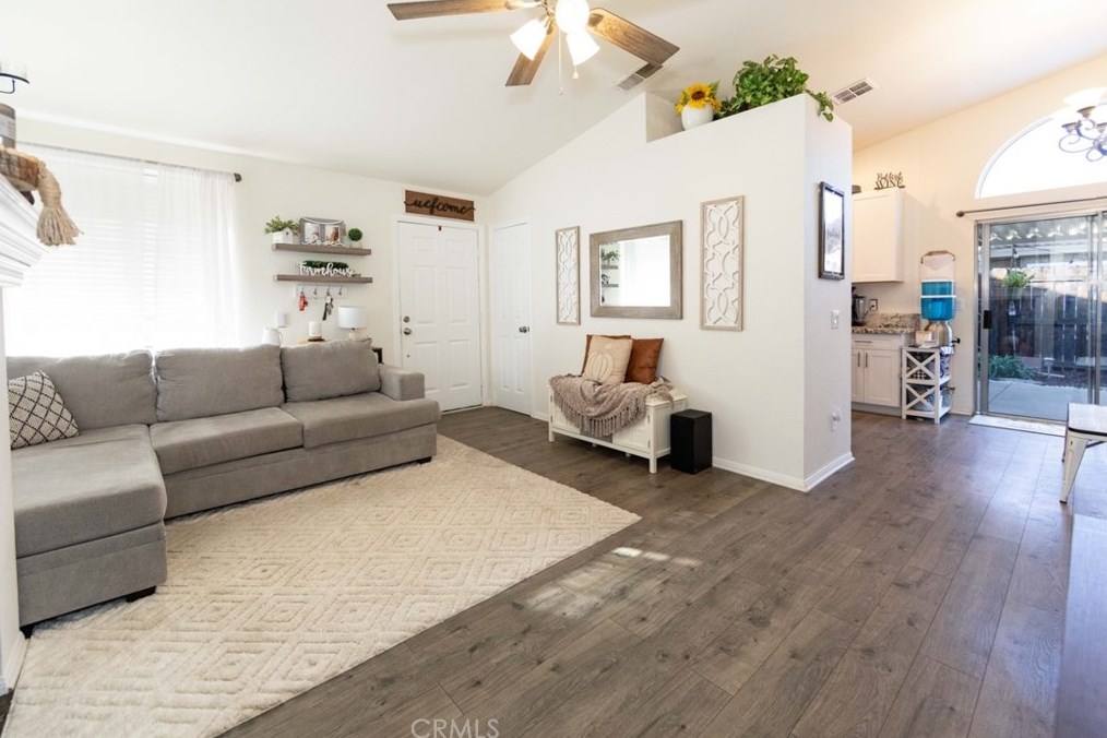 37758 Cresta Del Reyo, Murrieta CA  92563-6708 exterior