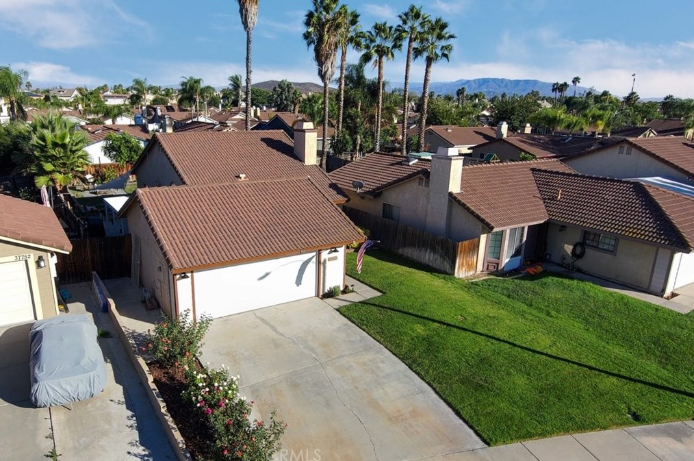 37758 Cresta Del Reyo, Murrieta CA  92563-6708 exterior