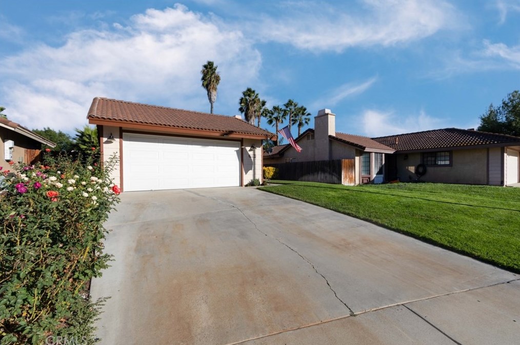37758 Cresta Del Reyo, Murrieta CA  92563-6708 exterior