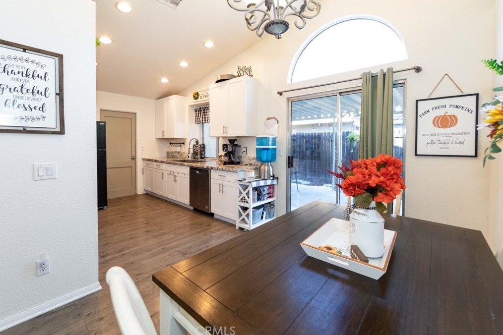 37758 Cresta Del Reyo, Murrieta CA  92563-6708 exterior