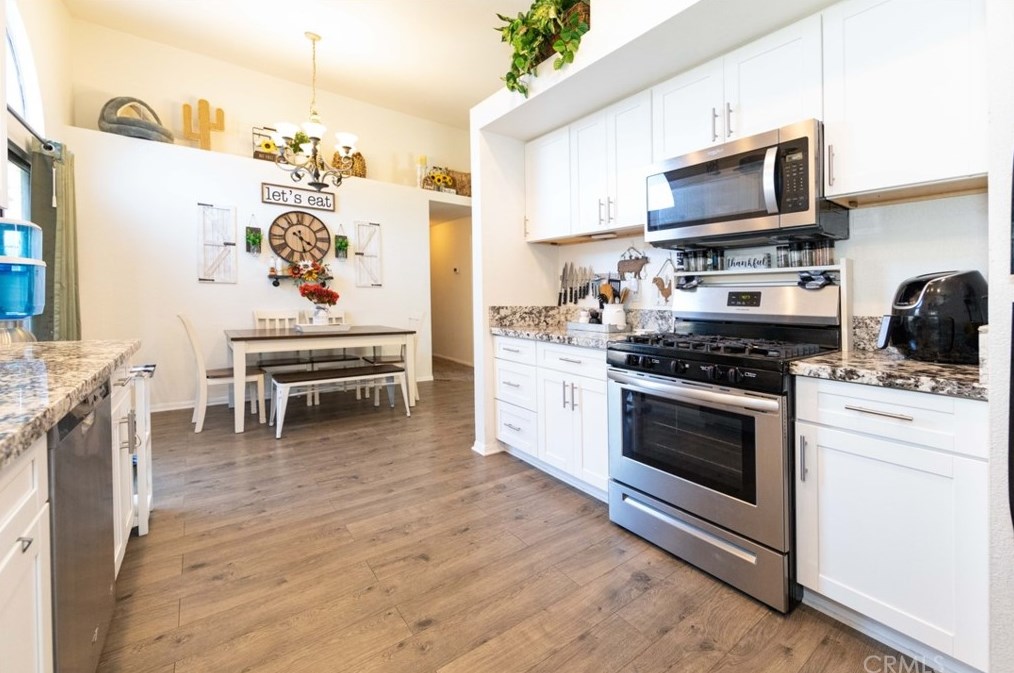 37758 Cresta Del Reyo, Murrieta CA  92563-6708 exterior