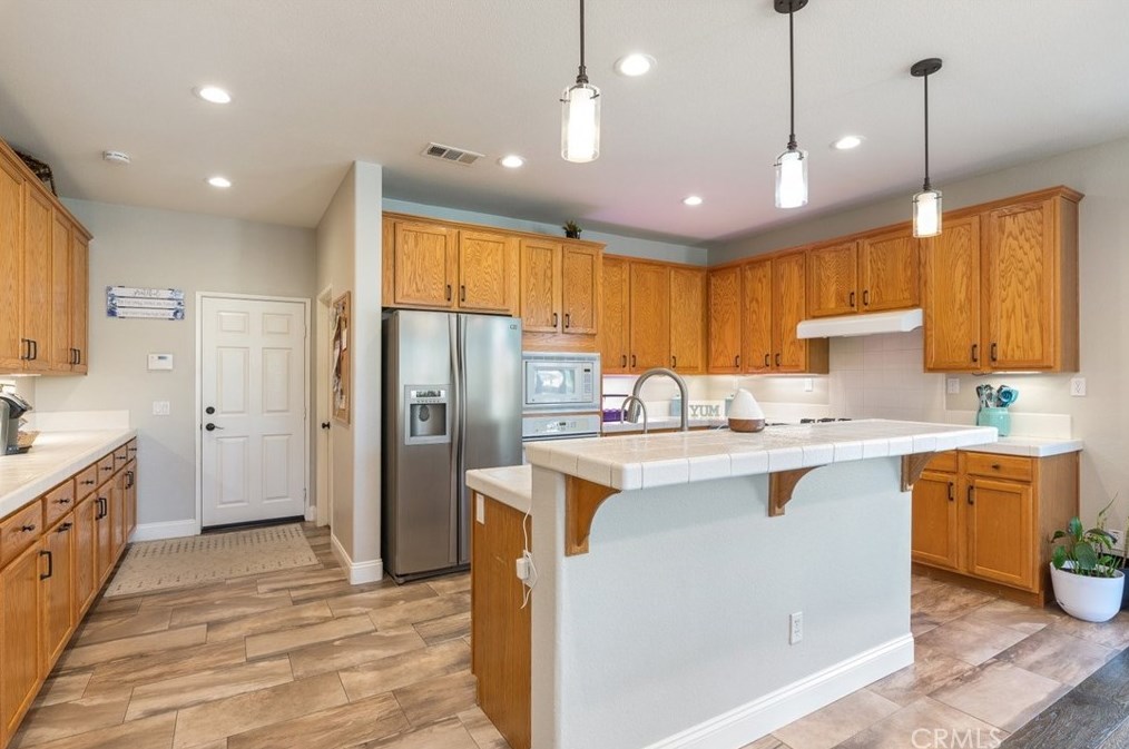 21150 Macarthur Dr, Lakeview CA  92567-9345 exterior