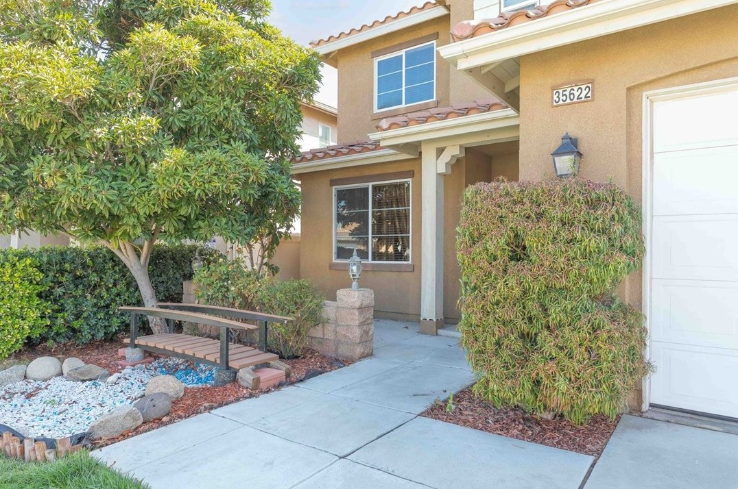 35622 Denver Cir, Winchester CA  92596-8568 exterior