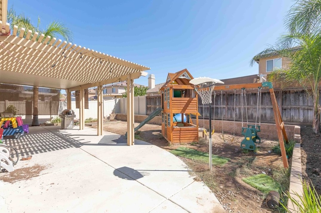 35622 Denver Cir, Winchester CA  92596-8568 exterior