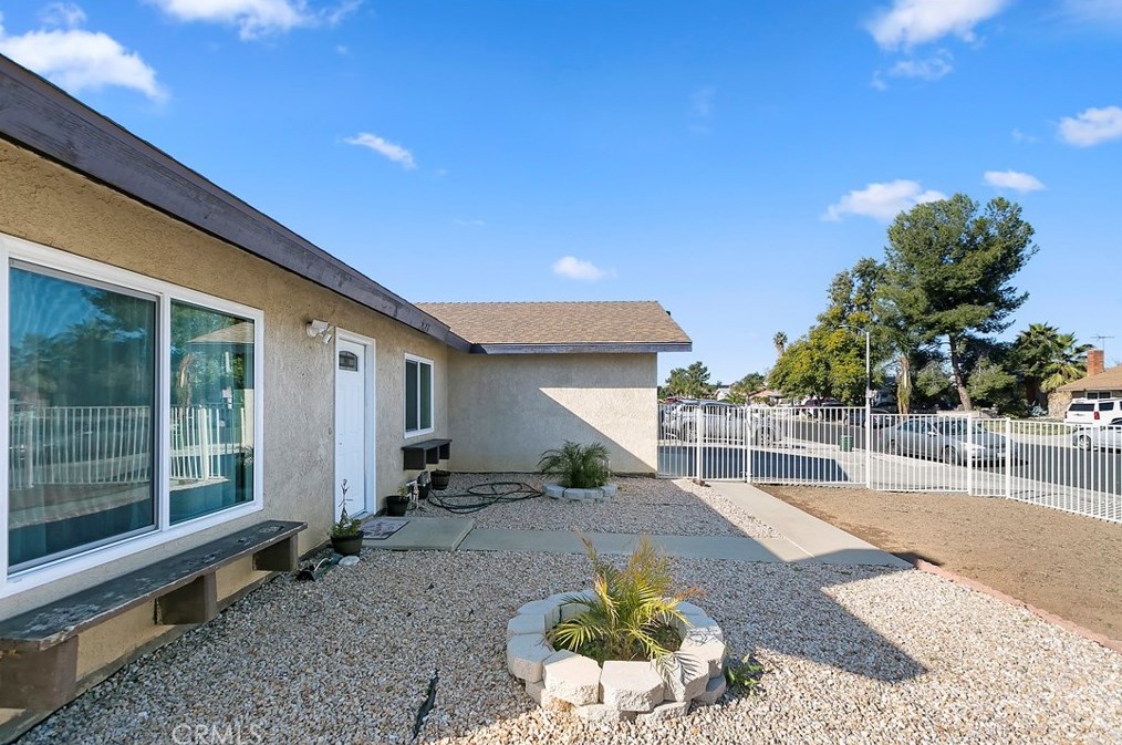 25213 Sugar Hill Rd, Moreno Valley CA  92553-6523 exterior