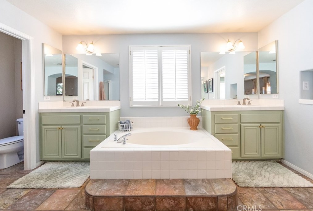 41774 Carleton Way, Temecula CA  92591-1897 exterior